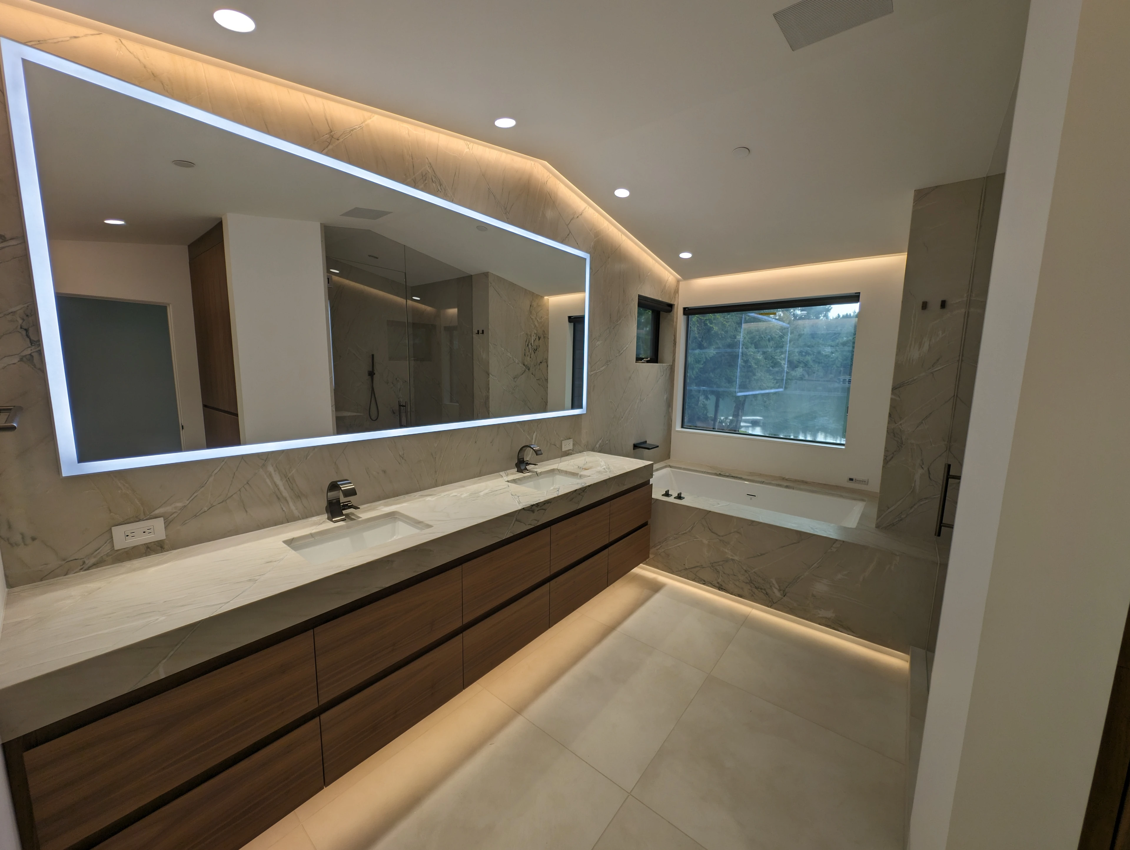Integrated bathroom vanity lighting