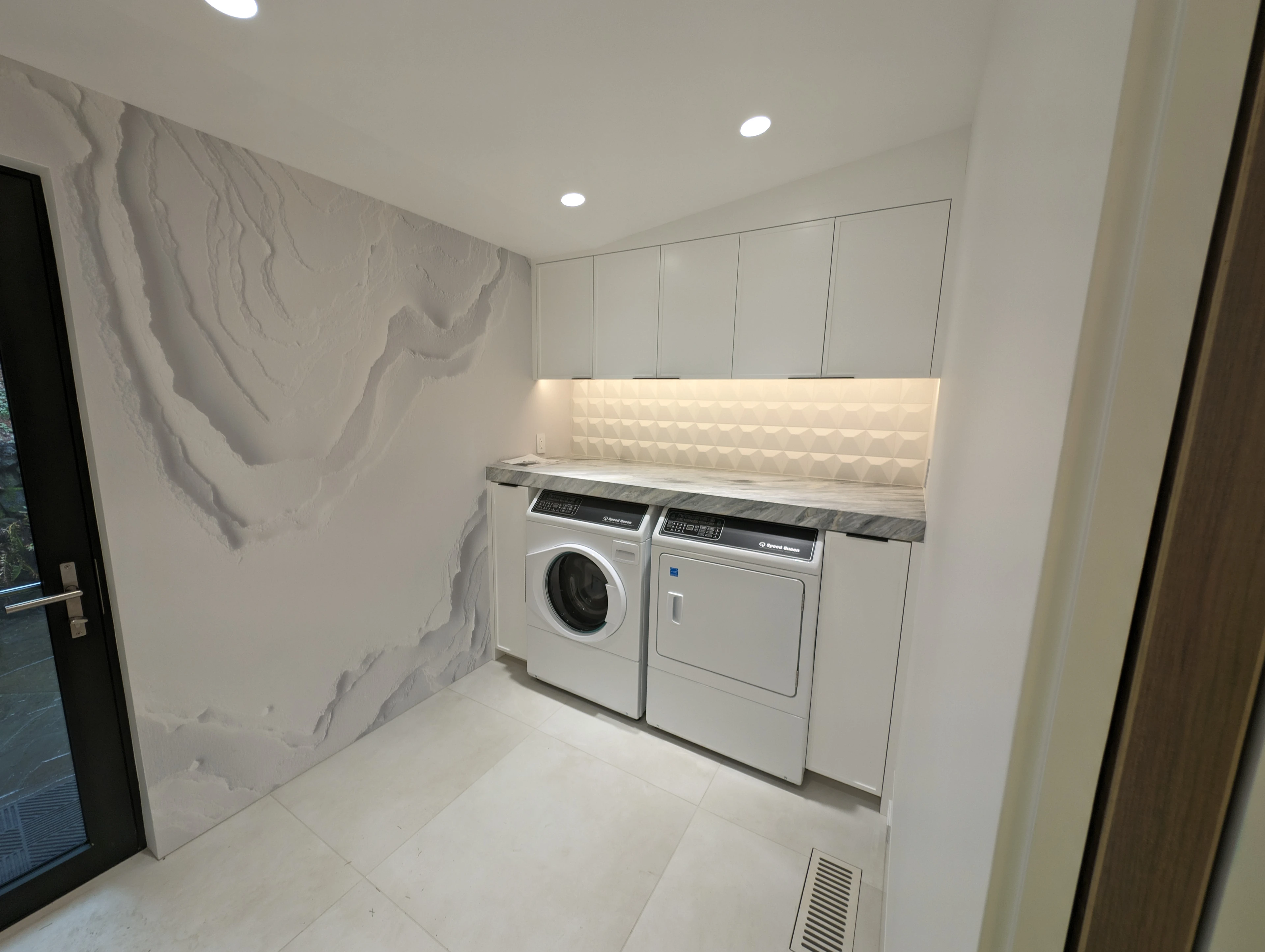 Residential laundry room lighting