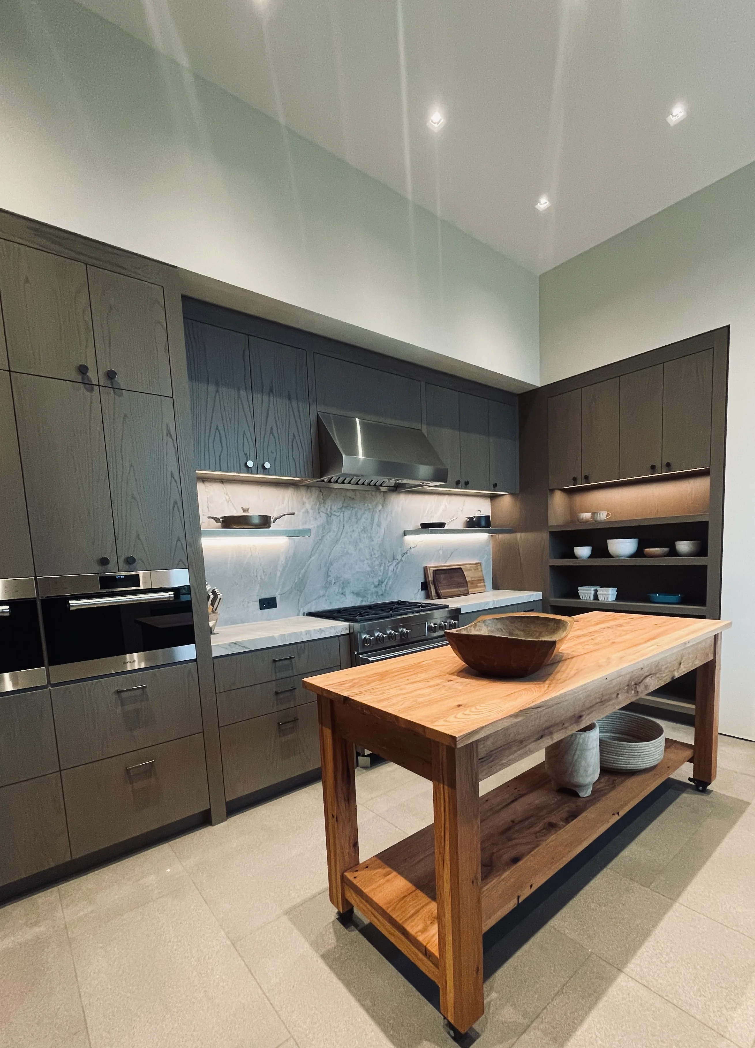 Kitchen under-cabinet accent lighting