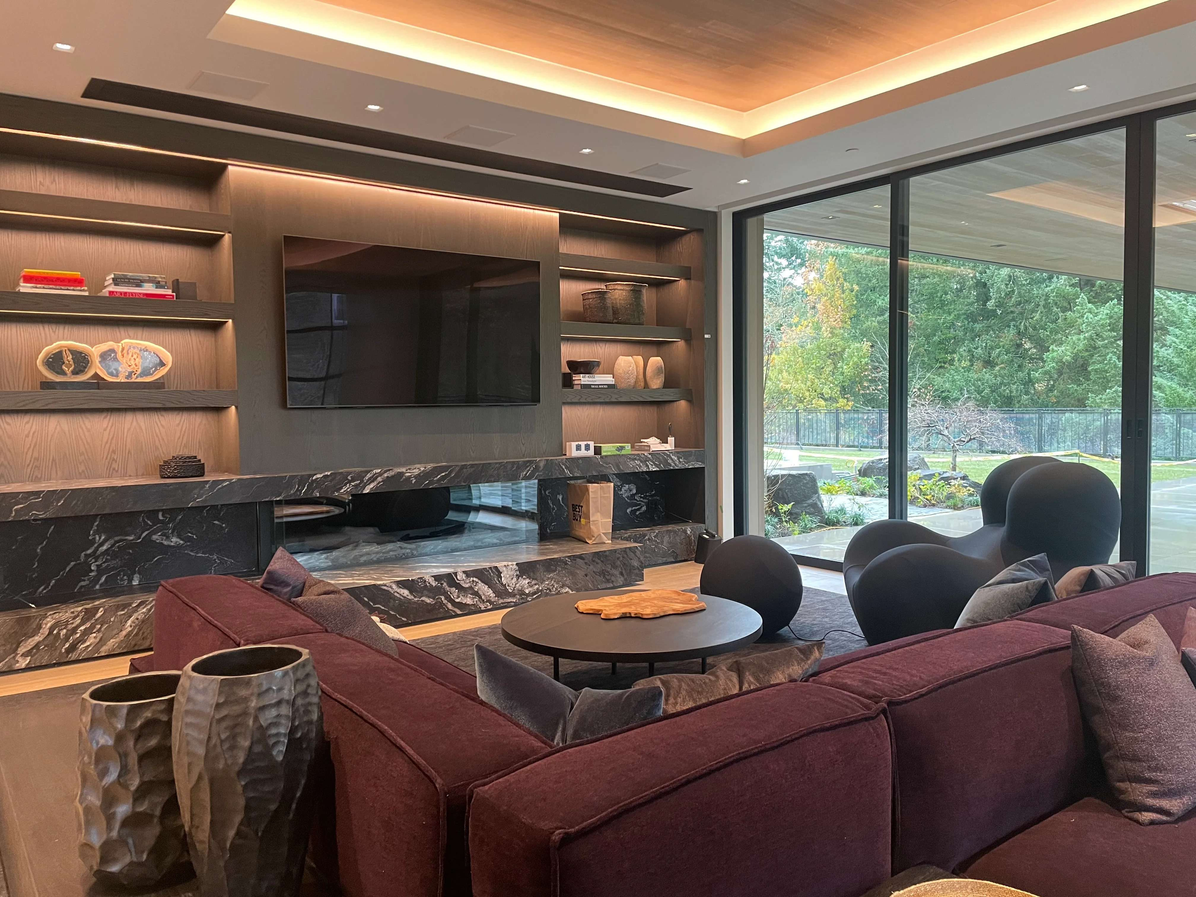 Living room fireplace lighting
