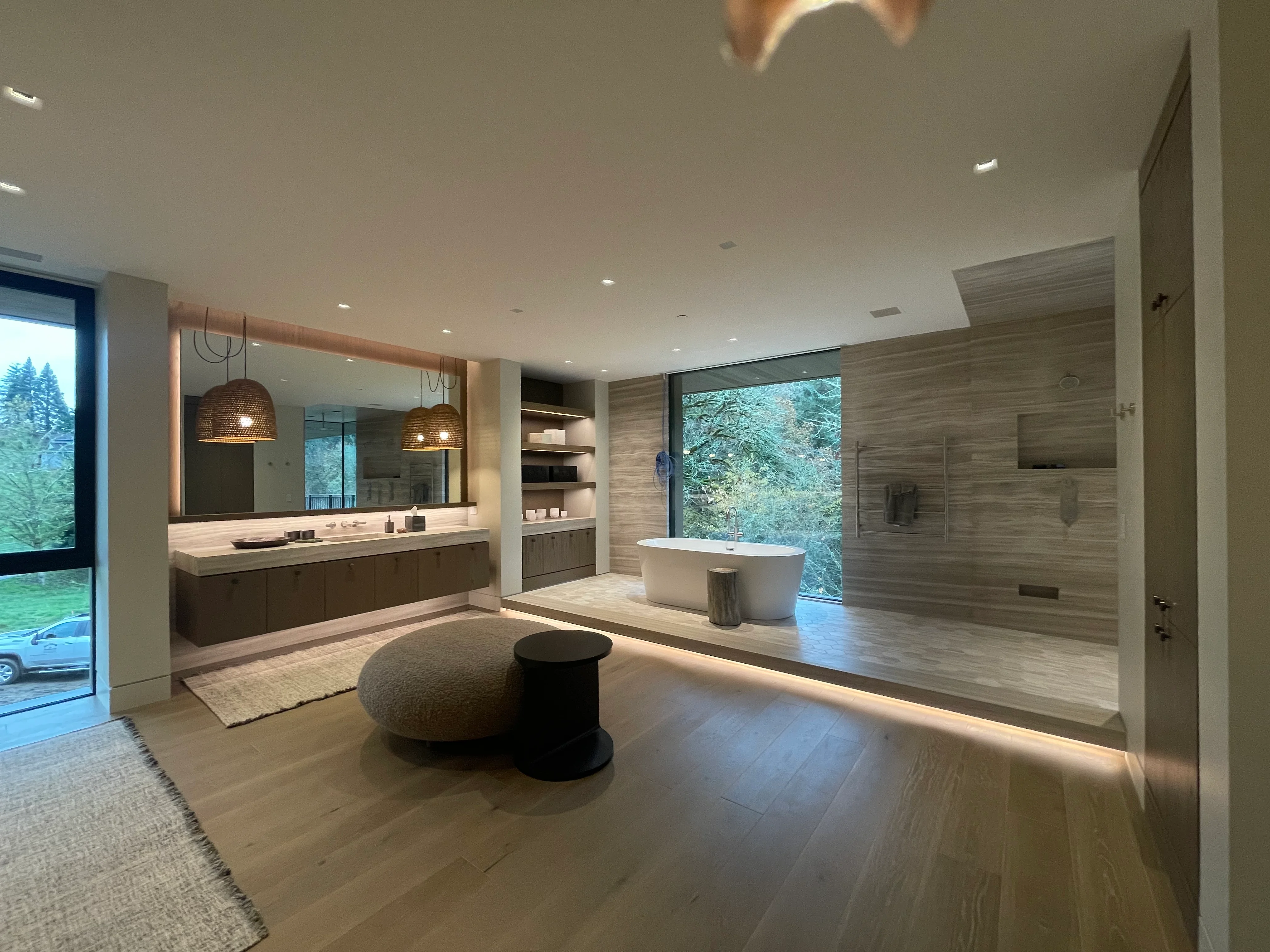 Primary bath pendant lighting