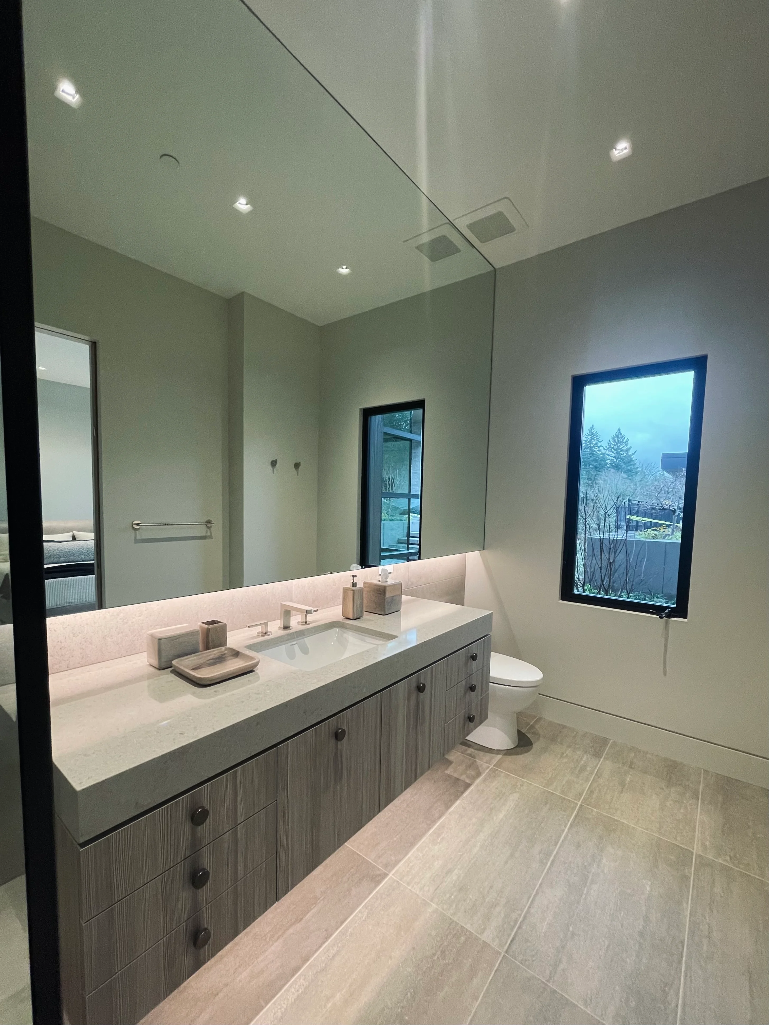 Primary bathroom vanity lighting